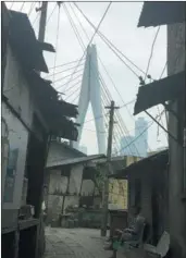  ?? PHOTOS BY TAN YINGZI / CHINA DAILY ?? Top: Xiahao Old Street is a historical residentia­l block on the south bank of the Yangtze River in Chongqing. Above left: The old community in the city, where most senior citizens live, has become attractive to young people. Above right: Architect Xie...