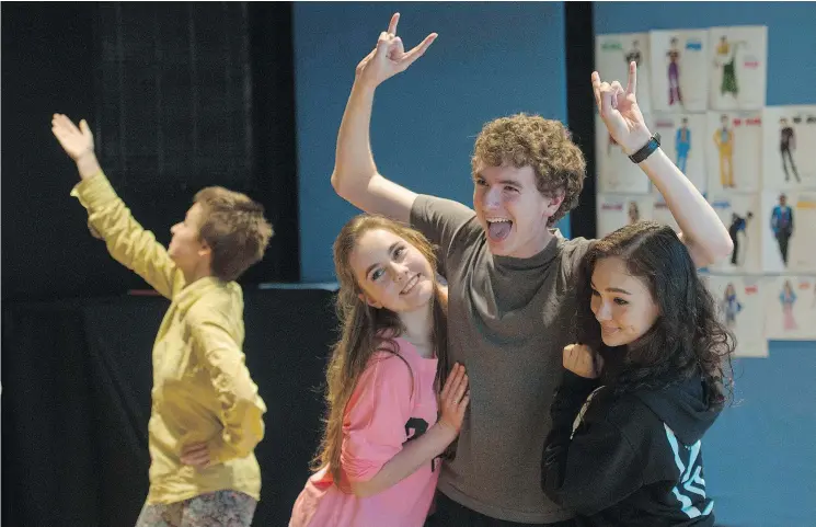  ?? PHOTOS: JASON PAYNE/PNG ?? Teen actors, from left, Tom Catyr Todd, Sammi Anderson, Sean Mawhinney and Demelza Caverly rehearse Much Ado About Nothing at the Carousel Theatre.