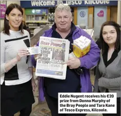  ??  ?? Eddie Nugent receives his €20 prize from Donna Murphy of the Bray People and Tara Kane of Tesco Express, Kilcoole.