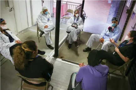  ?? Robert Bumsted, The Associated Press ?? Hospital workers sit for a group counseling session at Elmhurst Hospital on May 29 in New York to talk about their experience­s dealing with the COVID-19 pandemic.