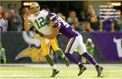  ??  ?? DOLOR. Esta acción ante los Vikings dejó fuera a Rodgers en 2017.