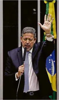  ??  ?? Arthur Lira discursa em defesa de sua candidatur­a