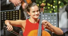  ?? Foto: Audi AG ?? Das Georgische Kammerorch­ester beim Audi Weihnachts­konzert in Ingolstadt mit Raphaela Gromes am Cello.