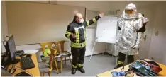  ?? Foto: Hildenbran­d, dpa ?? Wegen der Corona‰Pandemie bietet die Feuerwehr Sonthofen Schulungen über das Internet an.