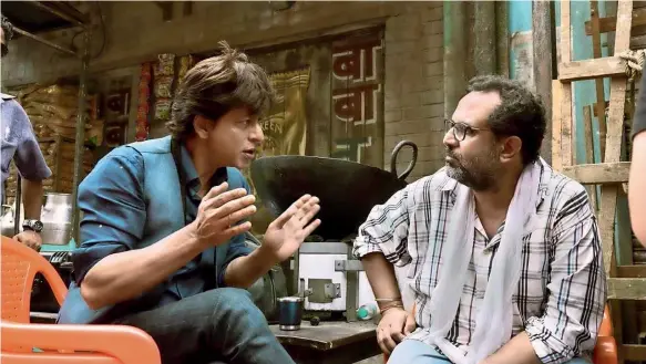 ??  ?? Aanand L Rai with Shah Rukh Khan on the sets of Zero