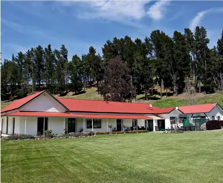  ?? SIMON KING ?? The historic Molesworth Homestead reopened this week after a post earthquake rebuild.
Farm manager Jim Ward