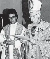  ?? Foto cortesía de la firma de abogados de Joseph C. George ?? El reverendo José Antonio Pinal (izq.), junto al obispo de Sacramento, Francis Quinn.