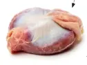  ??  ?? A chicken’s gizzard is a complex muscle. Small stones (grit) sit in folds inside it, helping to grind food as it passes through.