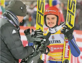  ?? FOTO: IMAGO ?? Richard Freitag konnte sich in Oberstdorf gut gelaunt von der TV-Kamera einfangen lassen.