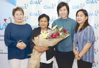  ??  ?? Aunor (second from left) with GMA Entertainm­ent Content Group senior VP Lilybeth Rasonable, GMA AVP for Drama Cheryl Ching-Sy and senior program manager Helen Rose Sese