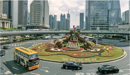  ?? Photo: Wang Xiang ?? Photo taken on September 30, 2020 shows the street view of the Lujiazui area of Pudong, east China’s Shanghai.