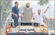  ?? HT PHOTO ?? CM Capt Amarinder Singh during a roadshow in Jalalabad on Wednesday.