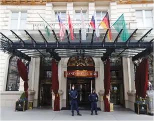  ?? (Leonhard Foeger/Reuters) ?? POLICE OFFICERS stand guard outside the hotel yesterday where a meeting of the JCPOA Joint Commission on the Iran nuclear deal was held in Vienna.