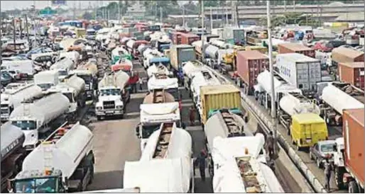  ??  ?? Apapa gridlock