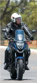  ?? AGENCIA BRASIL ?? O presidente Jair Bolsonaro passeou de moto ontem