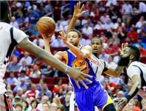  ?? (AP Photo/Michael Wyke) ?? - Golden State Warriors' Stephen Curry (30) dishes the ball between Houston Rockets' Clint Capela, Trevor Ariza (1) and James Harden (13) in the first half of an NBA basketball game in Houston, Tuesday, March 28, 2017.