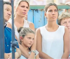  ?? TESONE ?? Familia. Arroyo Salgado y las hijas de Nisman Kala y Iara, ayer.