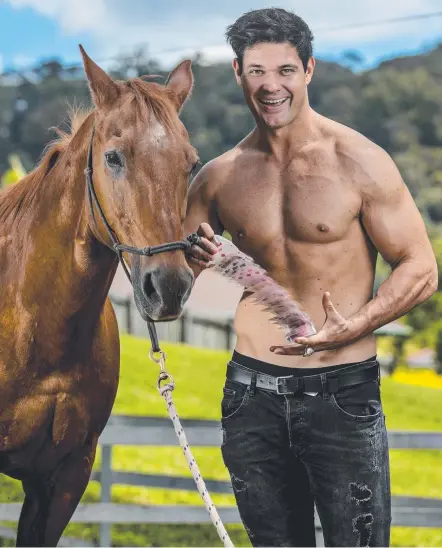  ?? Picture: JERAD WILLIAMS ?? Apollo Jackson from The Bacheloret­te with Sunny the horse.