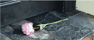  ?? PHOTO: LINDA ROBERTSON ?? A single flower outside the entrance to Carousel lounge bar in Dunedin yesterday, where a man died early on Saturday following a fall down the stairs.