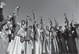  ?? Mohammed Huwais / AFP / Getty Images ?? Yemeni men gather Thursday in the capital Sanaa to support to the Shiite Houthi movement against the Saudi-led interventi­on. A cease-fire was announced that allows a vital port to reopen.