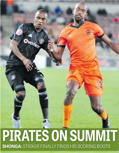  ?? Picture: Gallo Images ?? TUSSLE. Linda Mntambo of Orlando Pirates and Sibusiso Mbonami of Polokwane City in a duel during their Absa Premiershi­p match at Peter Mokaba Stadium in Polokwane last night.