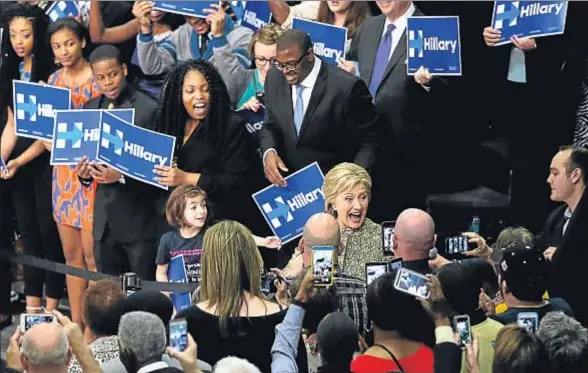  ?? JONATHAN ERNST / REUTERS ?? La aspirante demócrata Hillary Clinton en el mitin que ofreció en Pine Bluff, en su feudo de Arkansas