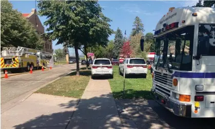  ?? ?? A fleet of emergency vehicles sit parked outside of Stillwater prison. Photograph: David Boehnke/AP