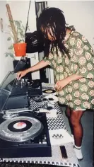  ?? Yvonne Taylor ?? Yvonne Taylor preparing a set for Sistermati­c in 1990. Photograph: Courtesy of