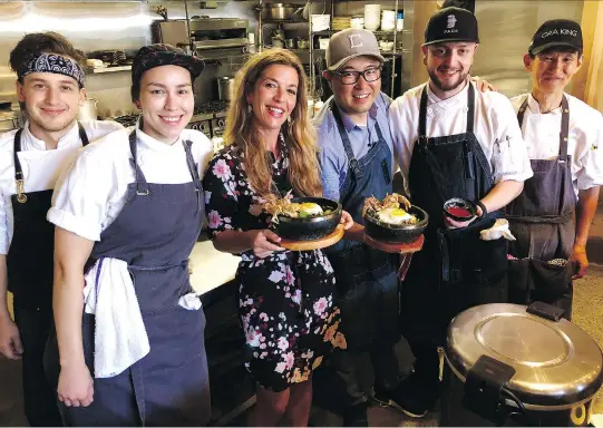  ?? EZRA SOIFERMAN ?? Antonio Park, third from right, with columnist Heidi Small and Park restaurant staff Blair Flemming (from left), Gabriella Brisson, Darren Rodgers and Chul Ho Bae.