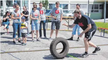  ?? FOTO: GISELA SPRENG ?? Beim Sommerfest der Narrenzunf­t Gosheim gab’s viel Spaß beim „Gausmer Baura Battle“.