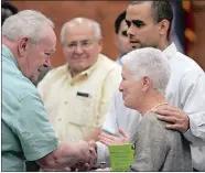  ?? ROGELIO SOLIS/AP PHOTO/FILE ?? Former Neshoba County newspaper publisher Stanley Dearman, left, greets Rita Schwerner Bender and her son, Gabriel Bender, right, in Philadelph­ia, Miss., on June 23, 2005, following the conviction and sentencing of Edgar Ray Killen for the 1964...