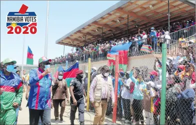  ?? Photo: Eveline de Klerk ?? Assertive… Swapo President Hage Geingob greeting supporters who attended the Swapo party rally at Walvis Bay yesterday.