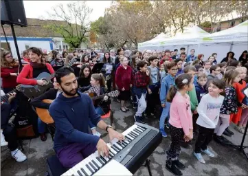  ?? (Photos Gilbert Rinaudo) ?? Les élèves et professeur­s de l’Eimad ont fait la démonstrat­ion de leur talent.