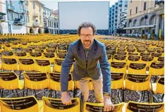  ?? Foto: Urs Flüeler, dpa ?? Vor dem Sprung nach Berlin: Noch ist Carlo Chatrian Leiter des Filmfestiv­als Locarno, das berühmt ist für seine Vorführung­en mitten in der Stadt.