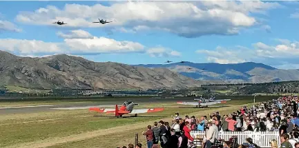  ?? PHOTO: MARJORIE COOK/STUFF ?? Warbirds Over Wanaka drew tens of thousands of people to Wanaka Airport at the weekend.