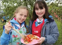  ??  ?? Holly Sheehan and Clodagh Aherne made some mouth watering fajitas.