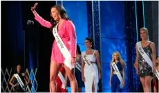  ??  ?? Miss West Virginia Madeline Collins introduces herself during the third and final night of preliminar­y competitio­n in the Miss America pageant.AP Photo/WAyne PArry