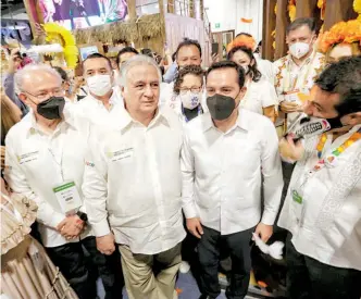  ?? ?? Torruco Marqués visitó la muestra de Michoacán en Mérida.