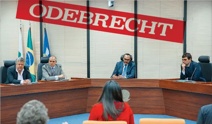  ?? JOAO AMERICO ?? COLEGAS. Los fiscales argentinos Carlos Stornelli, Sergio Rodríguez (izq.) y Franco Picardi (der.) se reunieron ayer con sus pares brasileños por el Lava Jato.