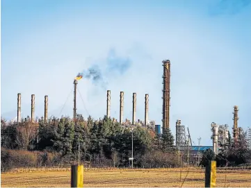  ??  ?? CONTROVERS­IAL: Fife Ethylene Plant, near Cowdenbeat­h. Picture by Steve Brown.