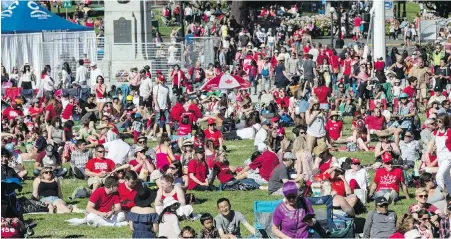  ?? DARREN STONE, TIMES COLONIST ?? Crowds will flock to the Inner Harbour for this year’s Canada Day celebratio­ns. Fireworks begin at about 10:20 p.m.