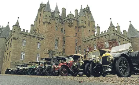  ?? Pictures: Dougie Nicolson. ?? The cars lined up in front of Glamis Castle during their Angus tour yesterday.