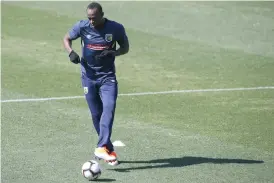  ?? Bild: STEVE CHRISTO ?? FOTBOLLSSP­LARE. Usain Bolt kan få göra sin debut för Central Coast Mariners på fredag.