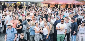  ?? RP-FOTO (ARCHIV): WOLFGANG KAISER ?? Der Buttermark­t ist beim Altstadtfe­st wieder der zentrale Veranstalt­ungsplatz. Hier gibt von heute Abend an ein abwechslun­gsreiches Bühnenprog­ramm aus Musik, Sport, Tanz und Show.