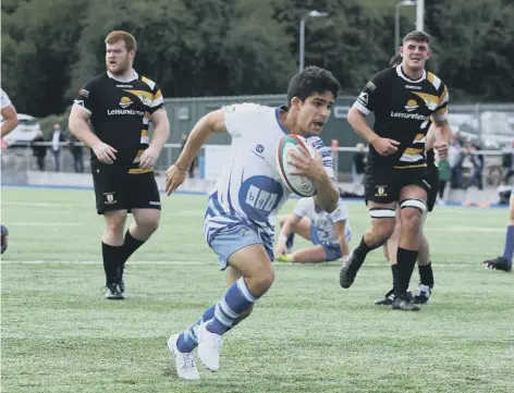  ?? PICTURES: MICK SUTTERBY ?? New scrum-half Franco Perticaro races in for a try against Merthyr.