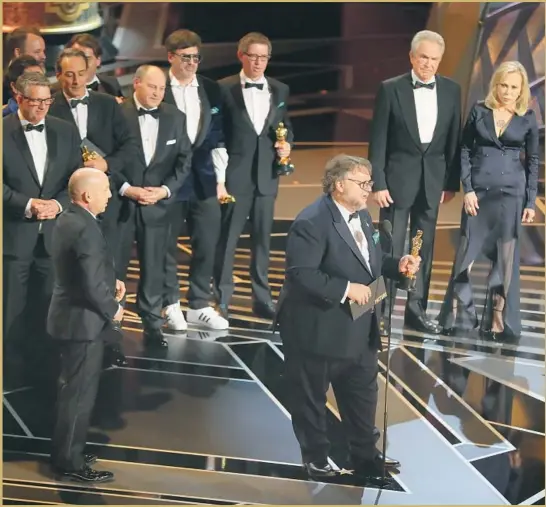  ?? Robert Gauthier Los Angeles Times ?? DIRECTOR Guillermo del Toro and crew accept the Oscar for best picture for “The Shape of Water,” the first sci-fi film to take the Academy Awards’ top prize.