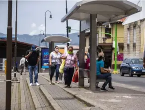  ?? Jose CORDERO ?? Autoridade­s de la Caja llaman a blindar a la población con factores de riesgo frente al covid-19.