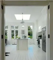  ?? PHOTO: JANE USSHER ?? In an all-white kitchen, choose a white marble benchtop to add interest.