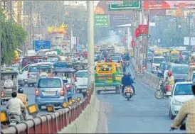  ?? SAKIB ALI ?? The GT Road stretch from Gyani border to Lal Kuan is a busy thoroughfa­re that handles traffic from Sahibabad, trans-hindon areas, Mohan Nagar, Hapur Road, Meerut Road, Ghanta Ghar, etc.