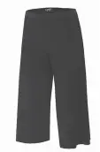  ??  ?? Sympli gaucho pants, $145. (Visit sympli.com for retailers.)